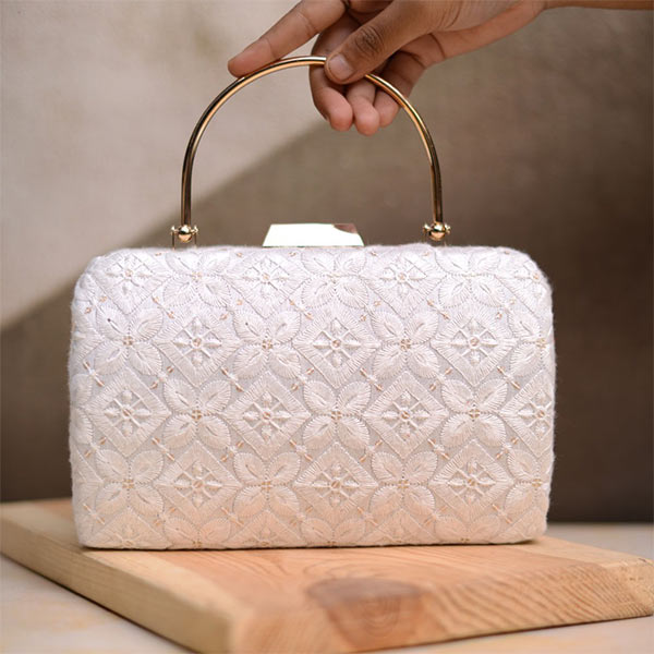 Pochettes brodées Elite