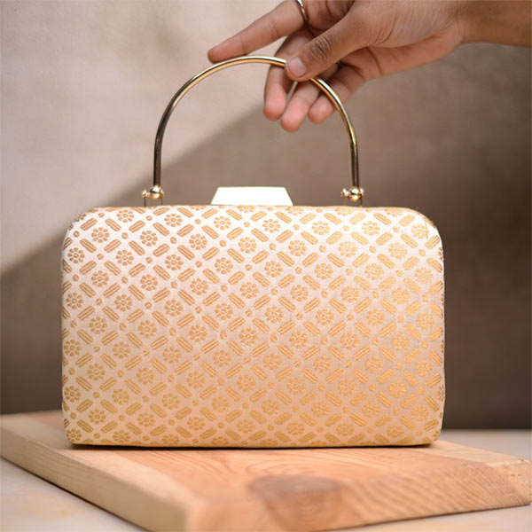 Pochettes brodées Elite